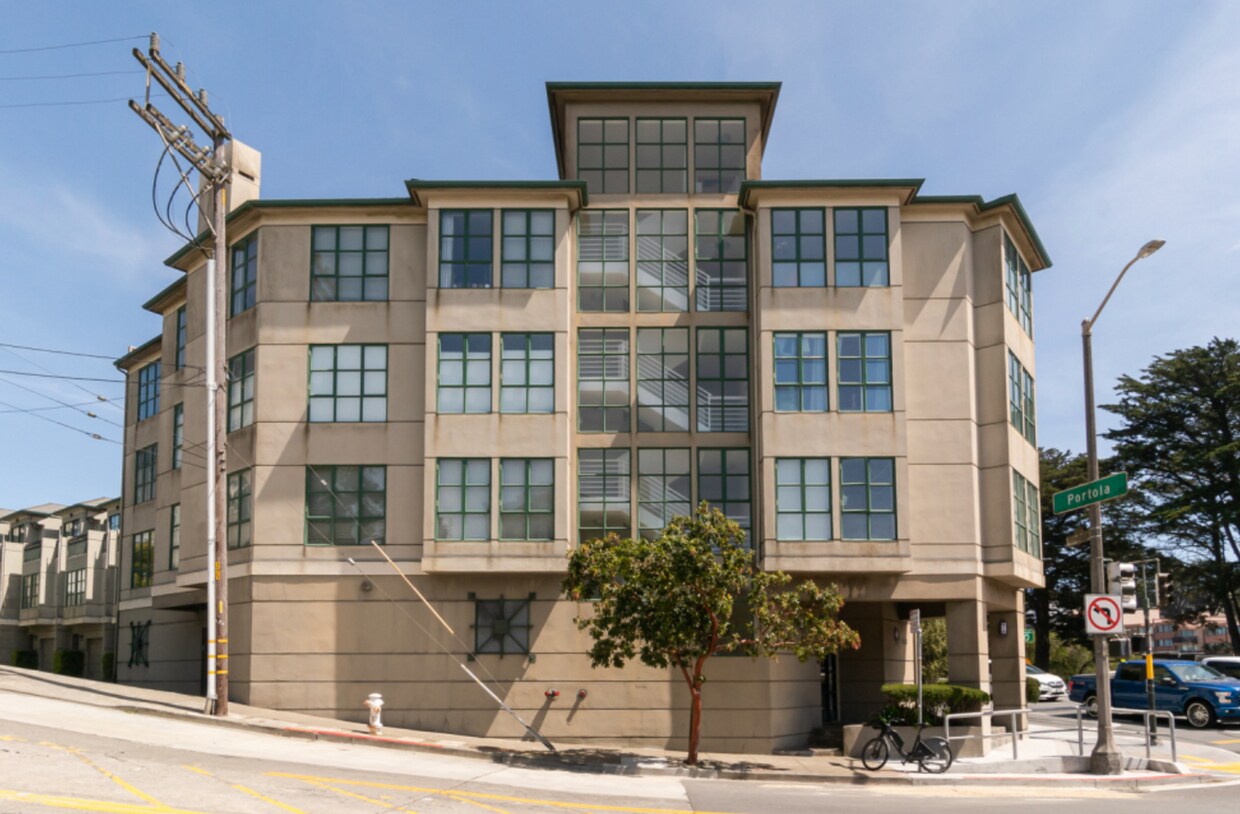 Primary Photo - Twin Peaks: Spacious 1 Bed 1 Bath with Gar...