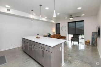Building Photo - 315 5th St