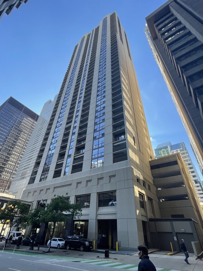 Building Photo - 200 N Dearborn St