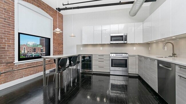 Building Photo - 244 Brighton Ave