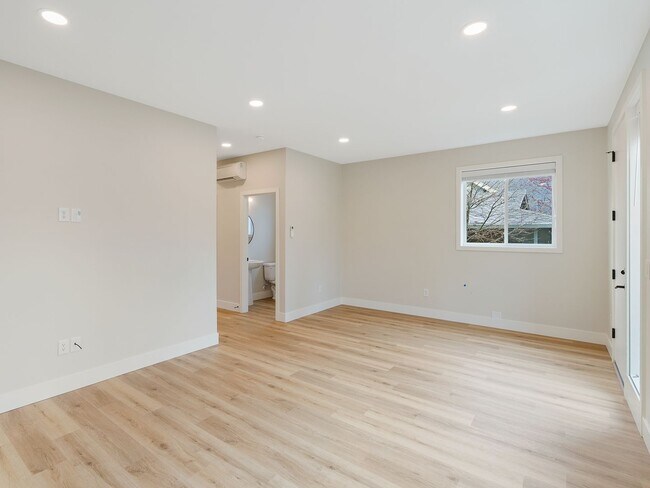 Foto del edificio - 3bed/2.5 Bath Duplex Unit New Construction in Woodstock Neighborhood