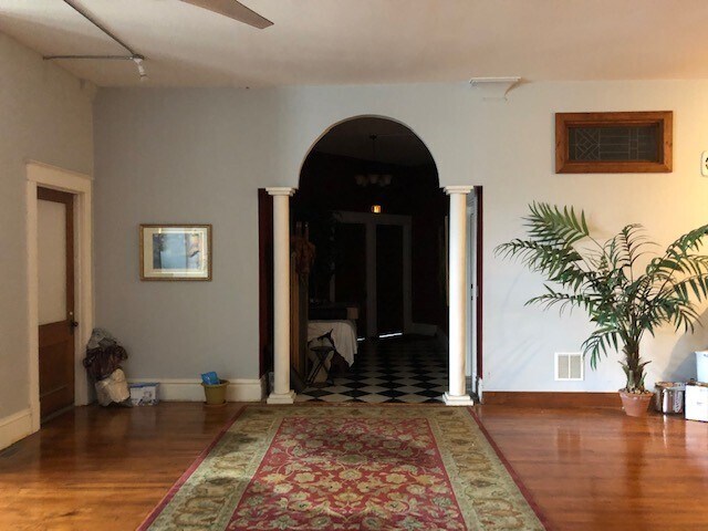 Foto del edificio - 422 Leonard St NW