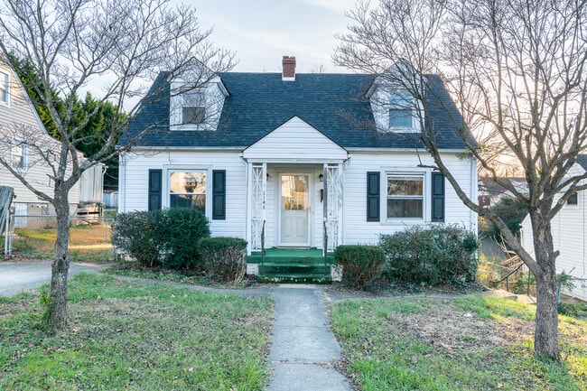 Building Photo - 1145 Lindsay St