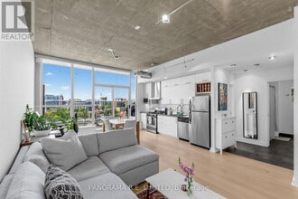 Building Photo - 60 Bathurst St