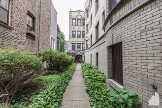 Building Photo - 1434 W Farragut Ave