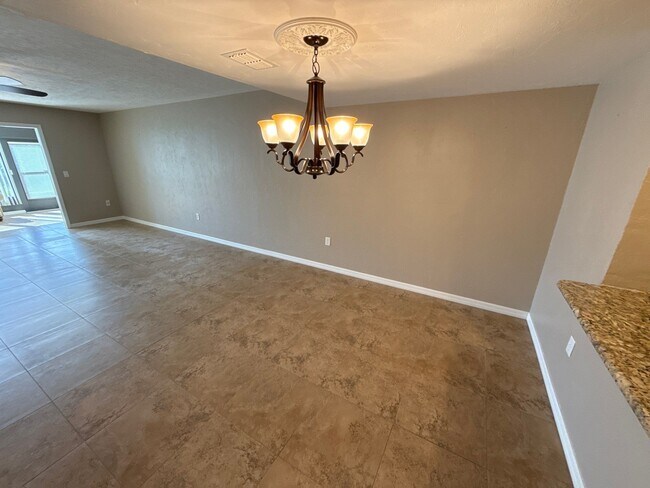 Foto del edificio - 790 E Gilchrist Ct