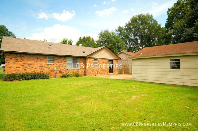 Building Photo - 3 Bed and 1.5 Bath Home