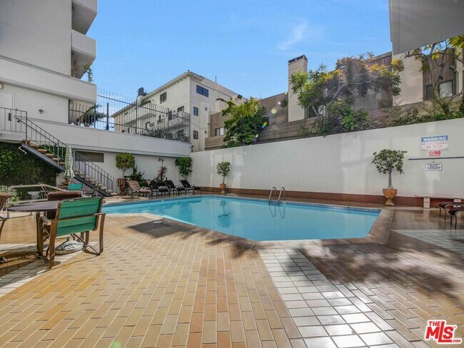 Foto del edificio - 10660 Wilshire Blvd