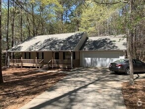 Building Photo - 113 Phoenix Dr