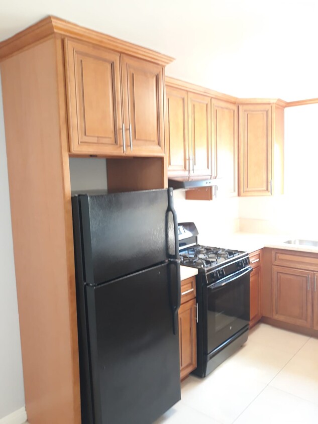 Primary Photo - 222 N Toluca St