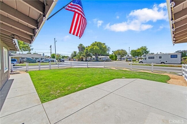 Building Photo - 5892 Meadowlark Dr
