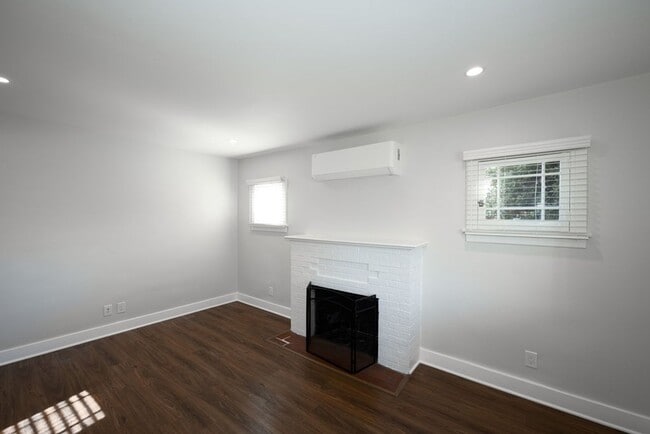 Building Photo - val540