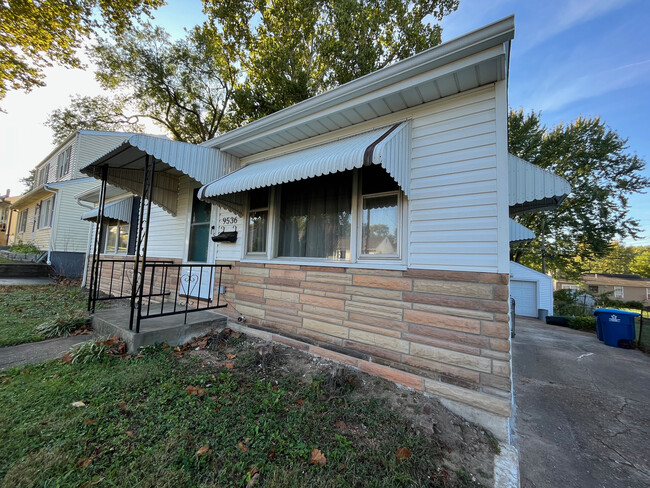 Building Photo - 9536 Theodosia Ave