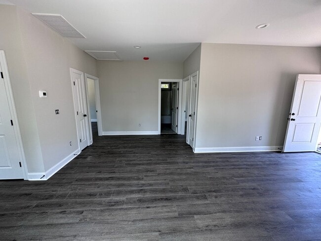 Building Photo - 2 Bedroom 2 Bathroom Home