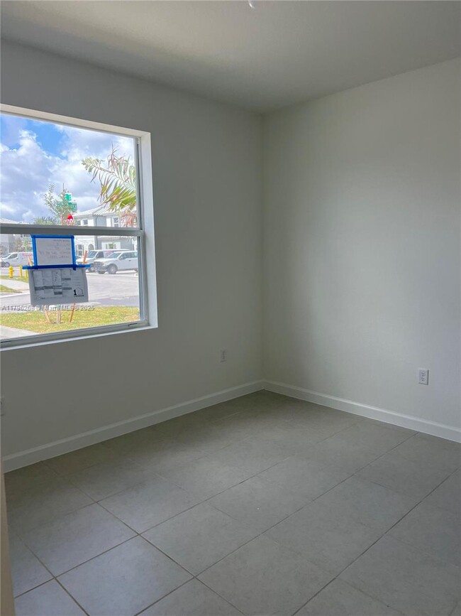 Foto del edificio - 1164 NW 1st St