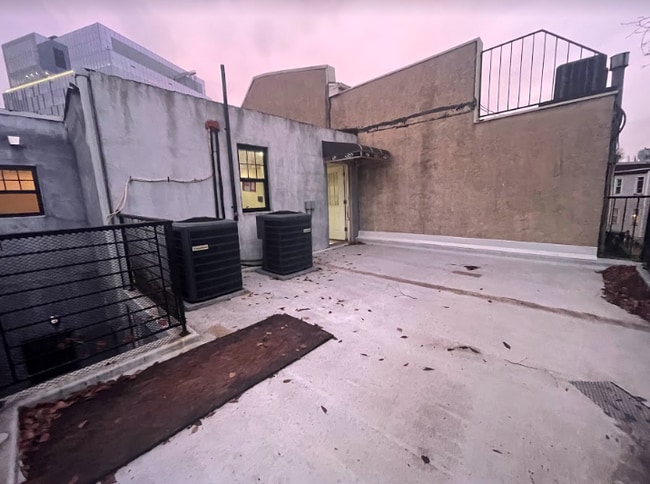 Building Photo - 3639 Lancaster Ave