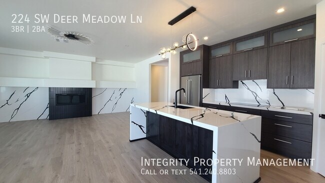 Building Photo - 224 Meadow Ln
