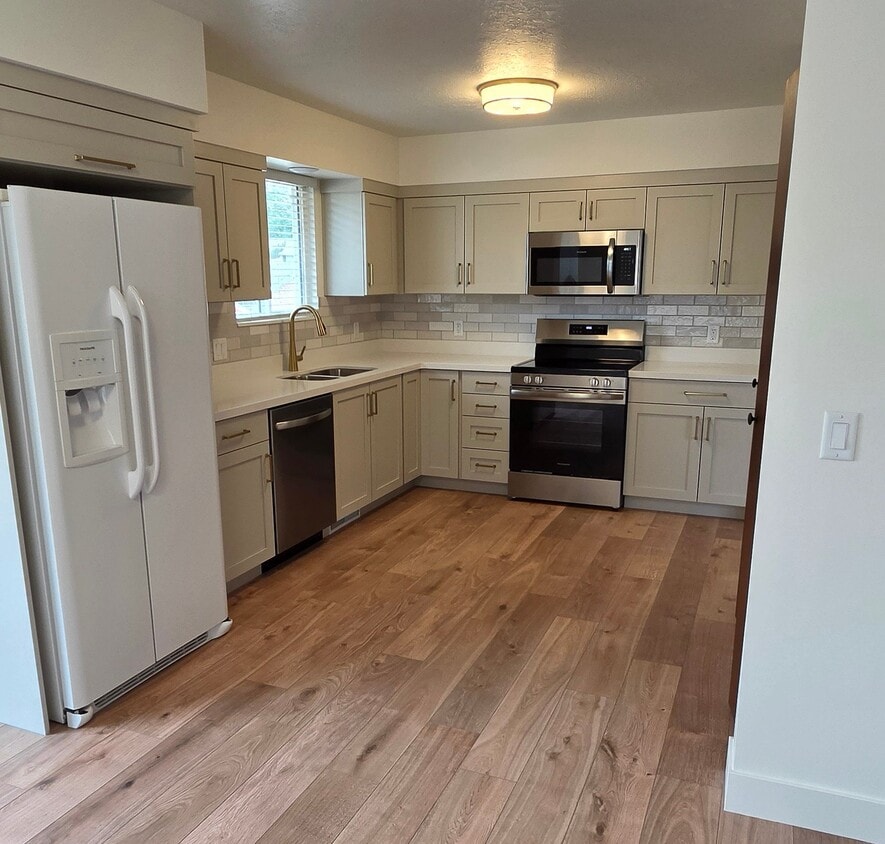 Photo - 386 W 1125 N (Centerville, UT)