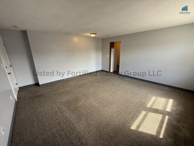 Building Photo - 380 Buffinton St