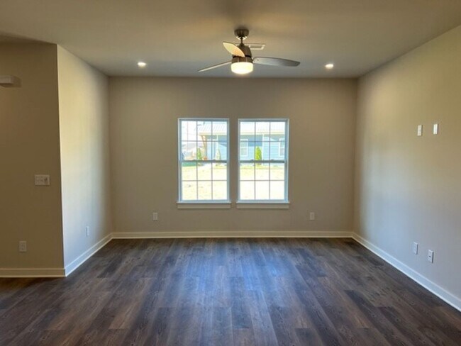 Foto del edificio - Gorgeous New Construction Build within Min...