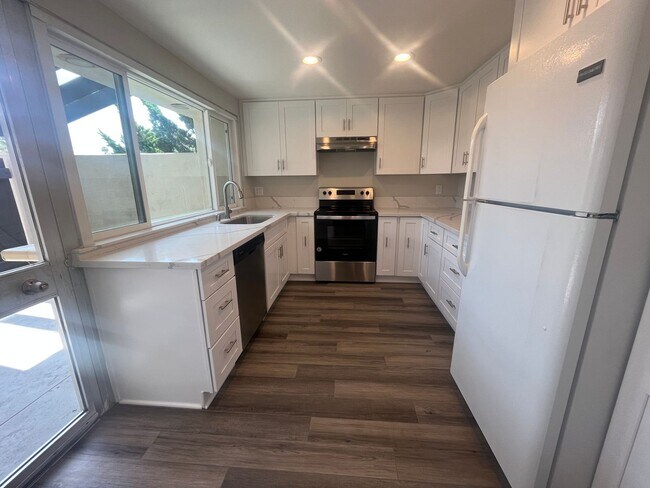 Building Photo - 2BD 2BA Condo with 1 Car Assigned Parking ...