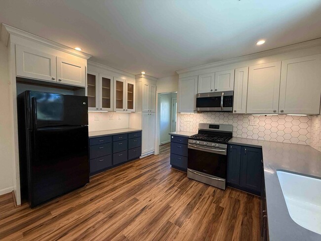 Building Photo - West Sac 2 Bed With River Access