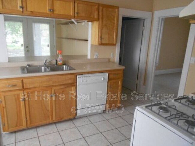 Foto del edificio - 2307 N Franklin Ave