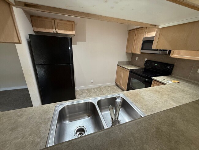 Foto del edificio - Beautiful Bottom Floor 2bd 1bath Condo For...