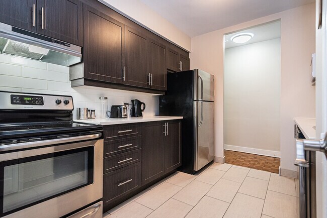 Building Photo - 1272 Rue Redpath-Crescent
