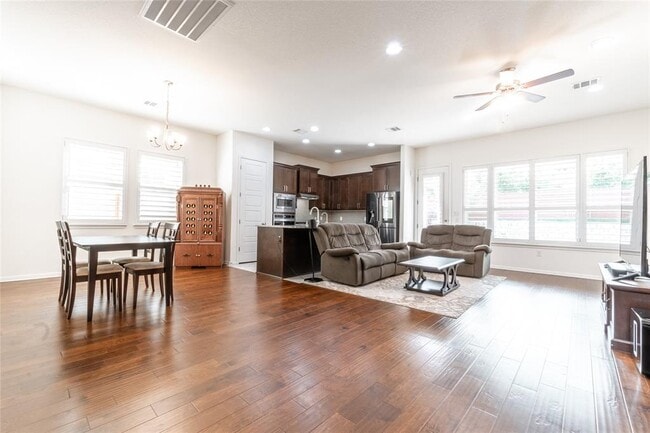 Building Photo - 2913 Zelma Dr