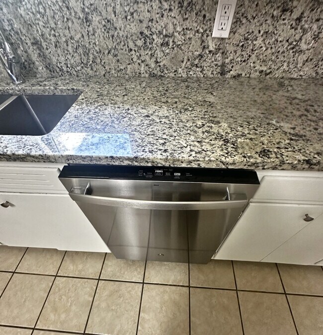 Foto del edificio - 300 Maple St