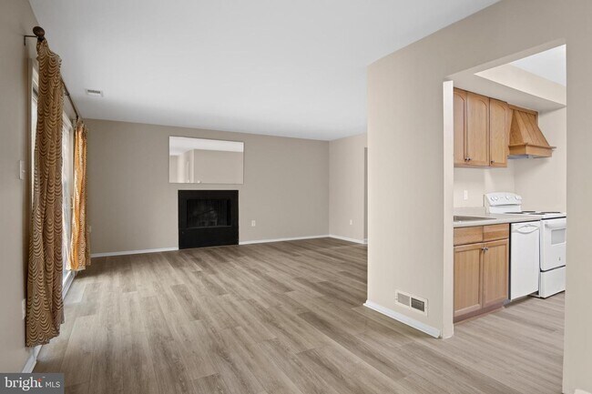 Building Photo - 1723 Ivy Oak Square