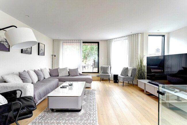 Photo du bâtiment - 1281 Rue Rachel E