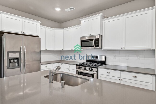 Foto del edificio - 3 Bed, 2.5 Bath Beautiful Condo Available ...