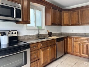 Building Photo - 1372 Riverside Dr