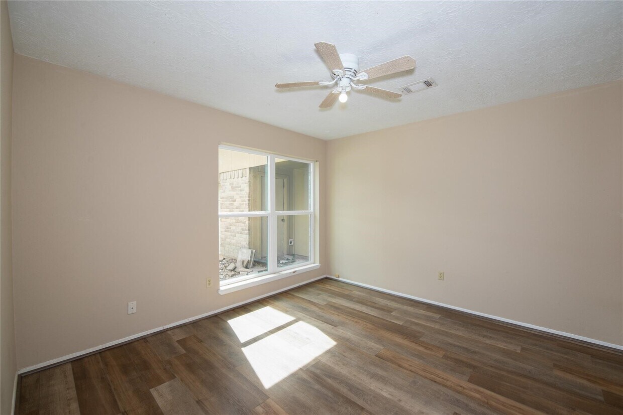 Foto del edificio - 16774 Glen Eagle Dr N