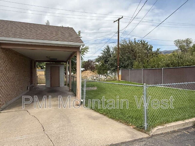 Building Photo - 142 N 200 W
