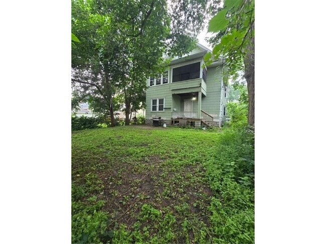 Building Photo - 950 Arkwright St N
