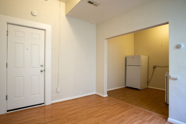 Foto del edificio - Kenton Neighborhood 1-Bedroom Ready Mid-No...