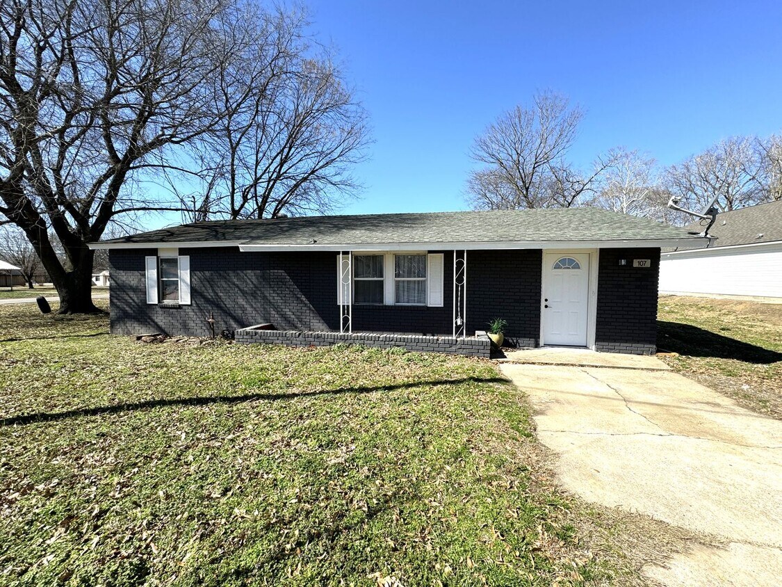 Primary Photo - FOR RENT 3BR 2 BA