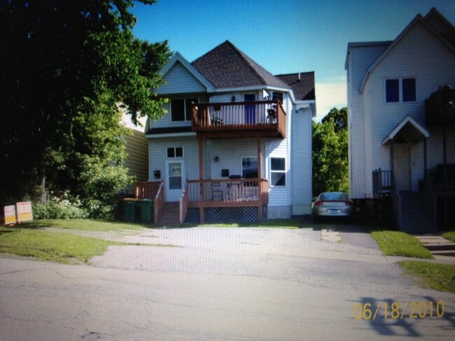 Building Photo - 418 N 15th Ave E