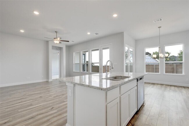 Building Photo - 112 Revere Dr