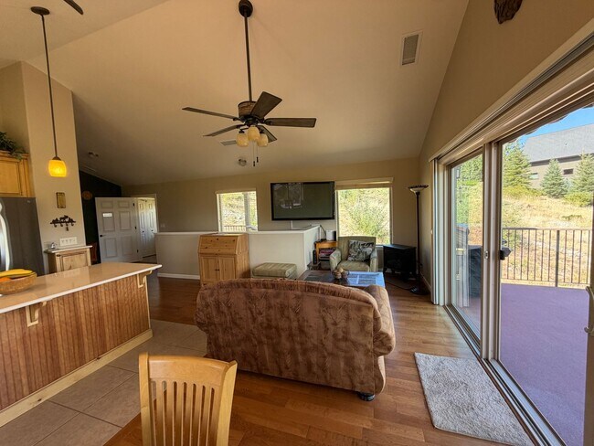 Foto del edificio - 799 Lookout Point Cir