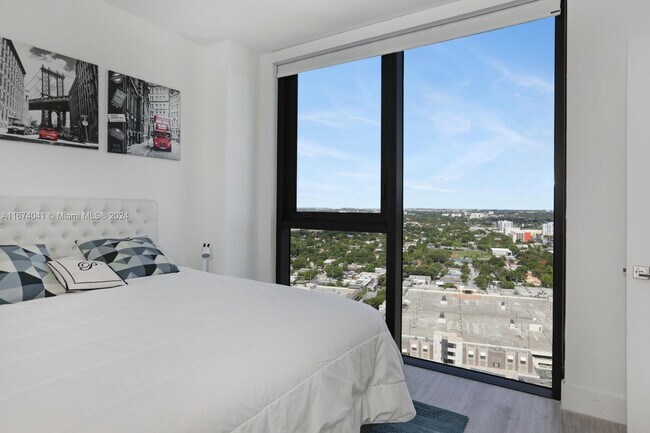 Foto del edificio - 121 NE 34th St