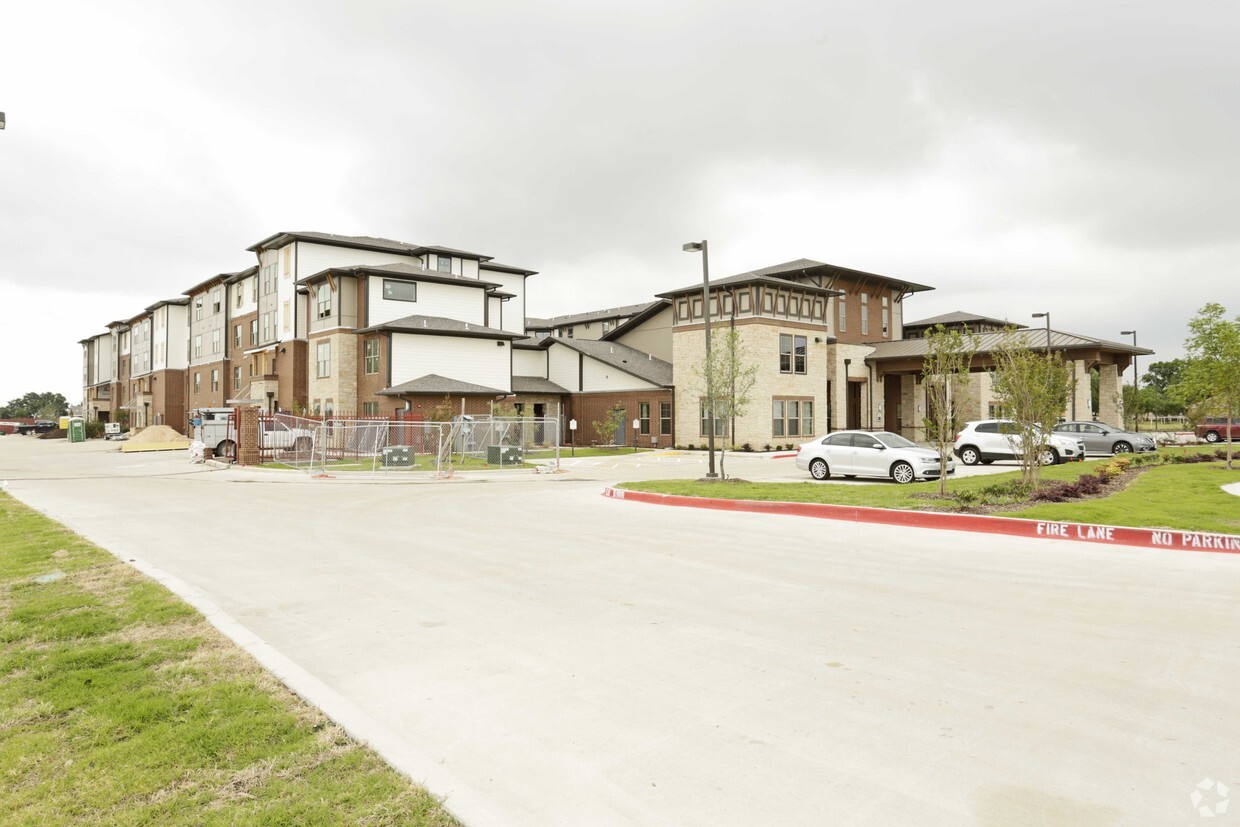 Building Photo - Evergreen Rowlett