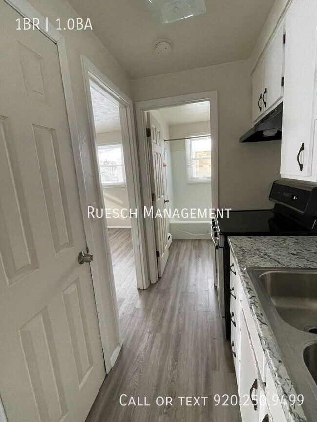Building Photo - Cozy 1 Bedroom 1 Bath In Green Bay- Availa...