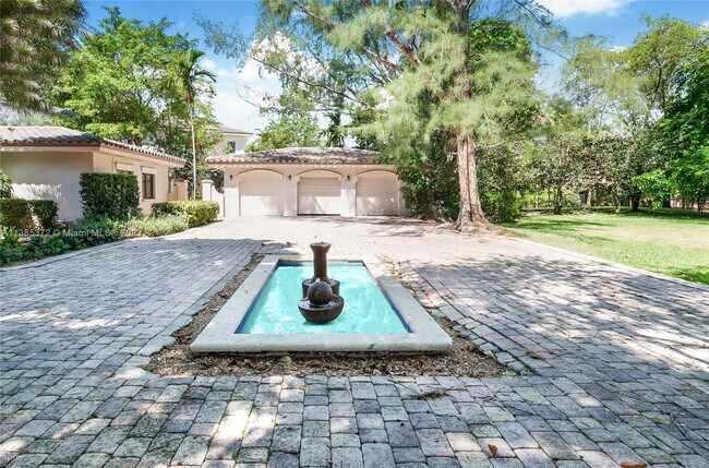 Building Photo - 5500 Banyan Dr