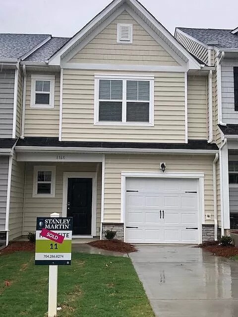 Foto principal - 8168 Sheffield Dr.