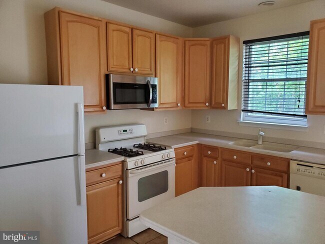 Building Photo - 211 Braxton Way