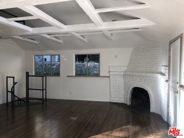 Foto del edificio - 853 N Beverly Glen Blvd